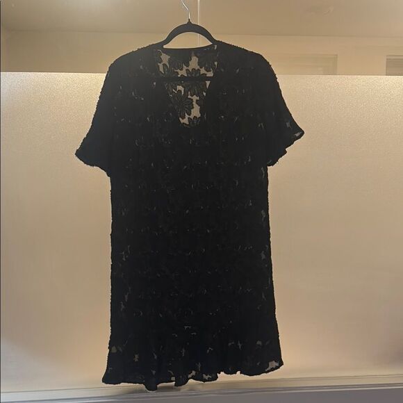 Michael Kohrs Black Sheer Lace Short Sleeve Dress (Slip NOT included) - Picture 3 of 6